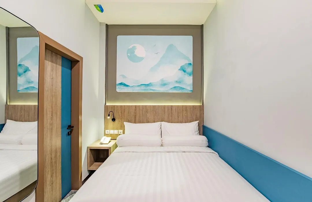 Front One Budget Hotel Tirtonadi Solo-1